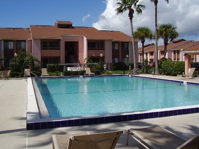 5293 Vineland Rd - Photo 4 of 14