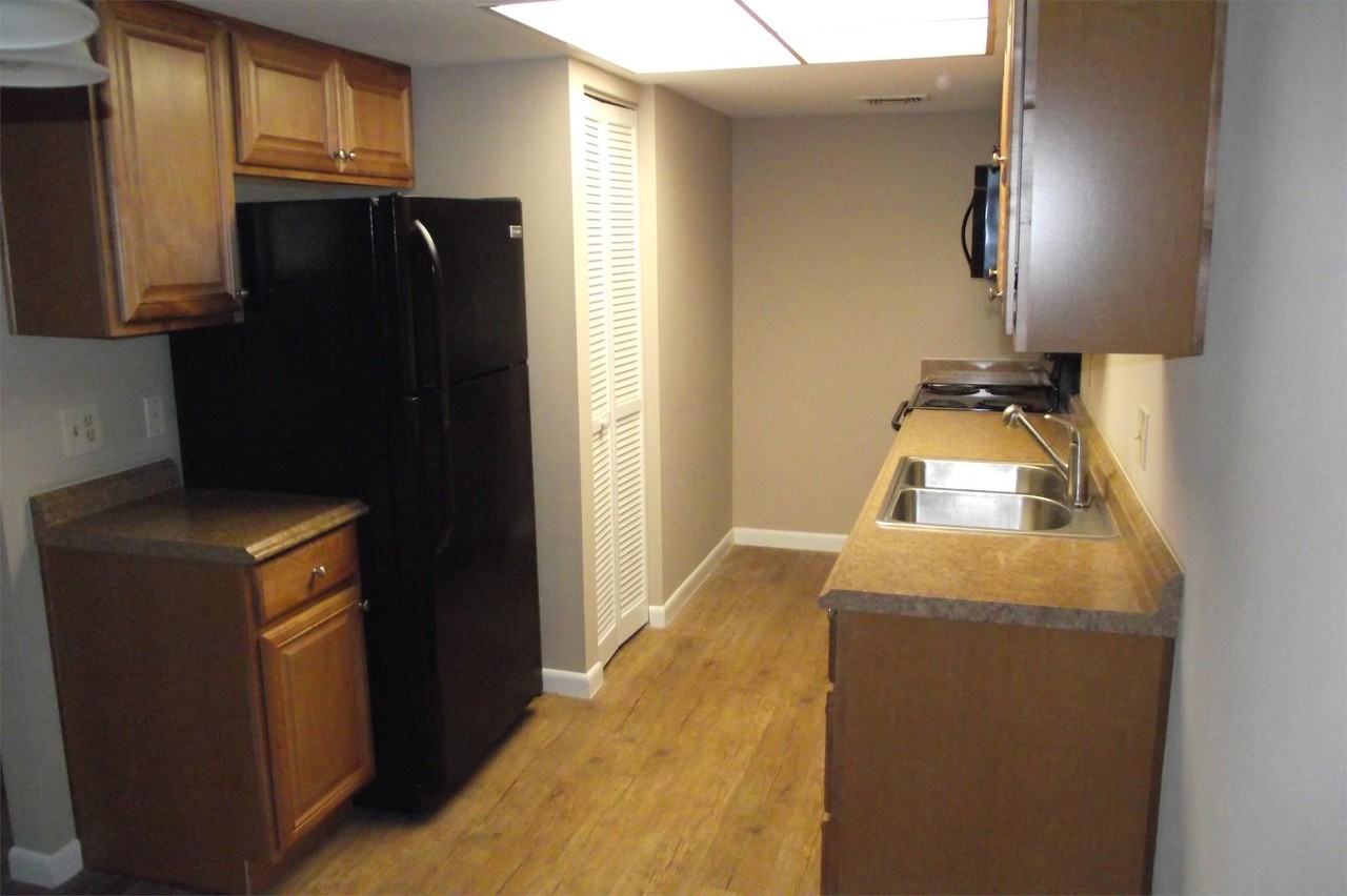 5293 Vineland Rd - Photo 5 of 14