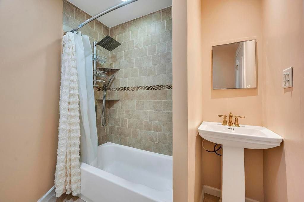 1577 1st St #NA - Photo 5 of 9