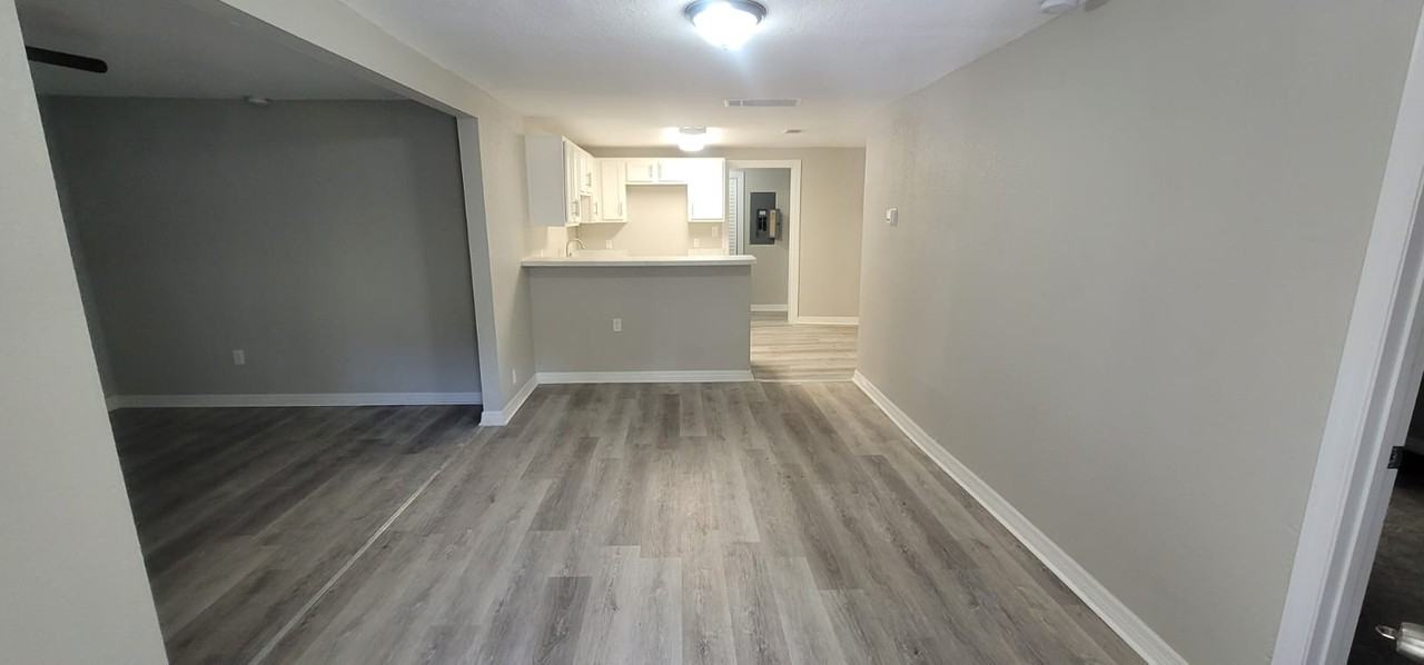 1550 W 32nd St #1 - Photo 2 of 18