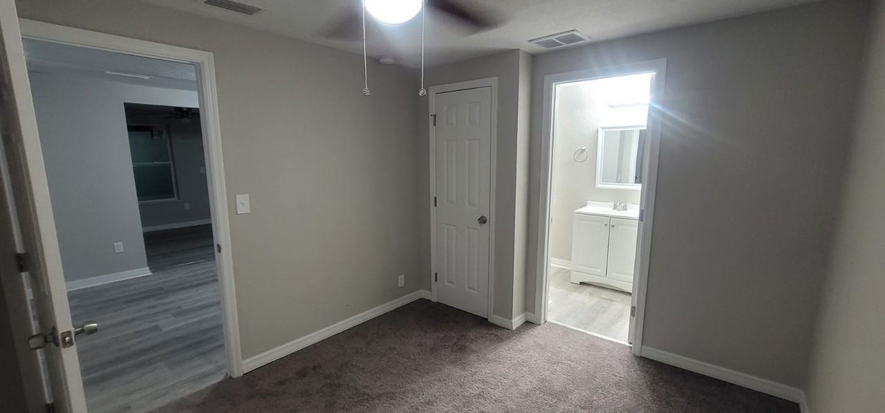 1550 W 32nd St #1 - Photo 5 of 18