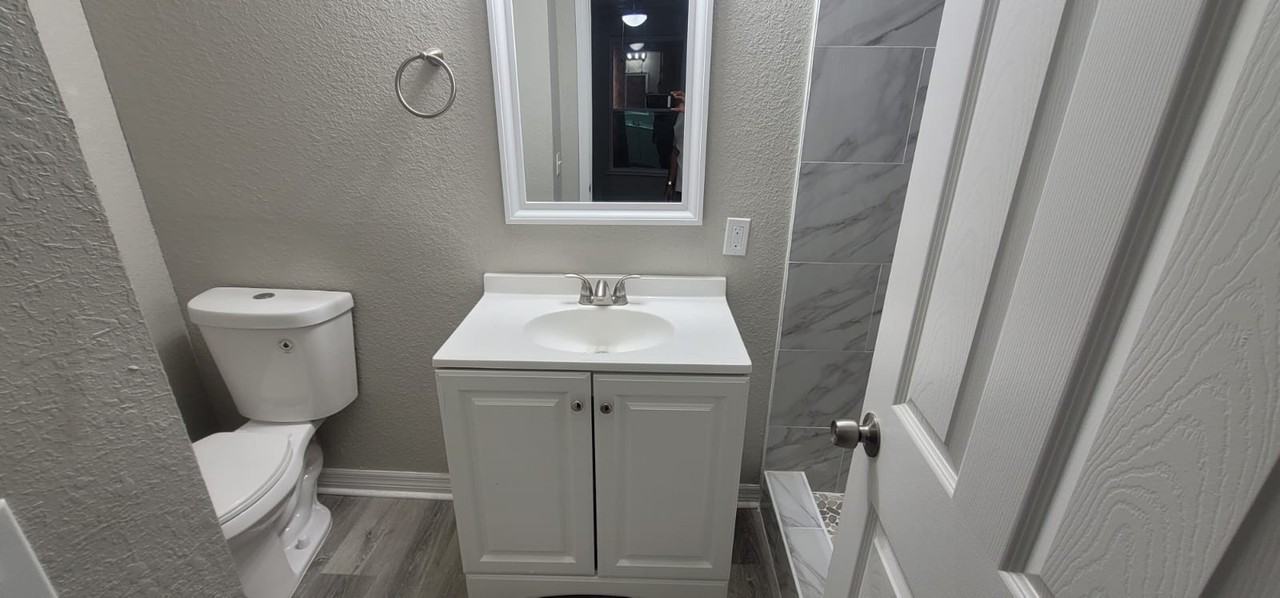 1550 W 32nd St #1 - Photo 6 of 18