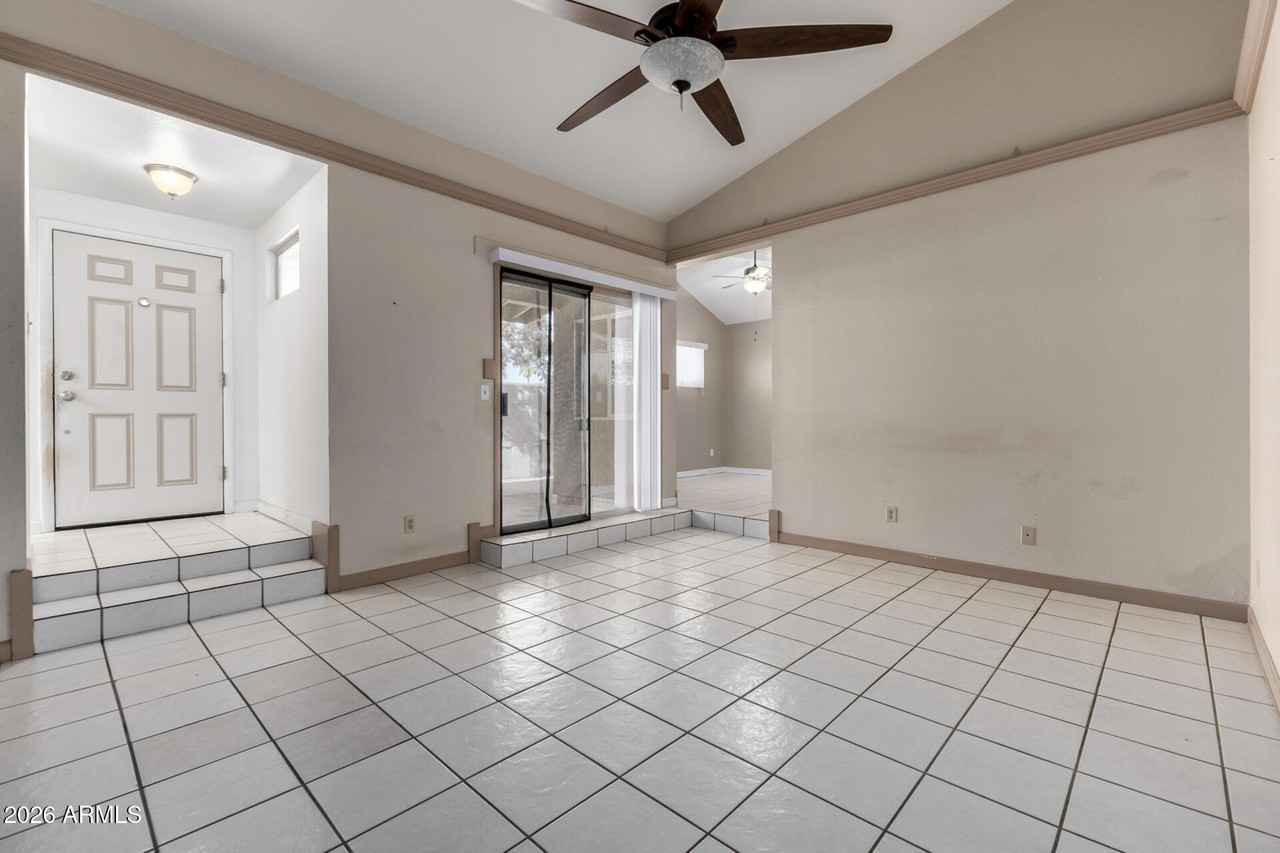 911 S Hacienda Dr - Photo 2 of 27