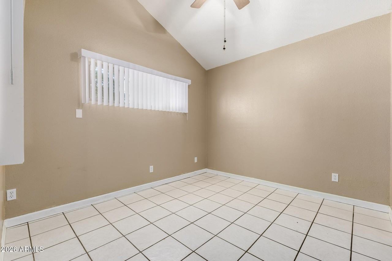 911 S Hacienda Dr - Photo 4 of 27