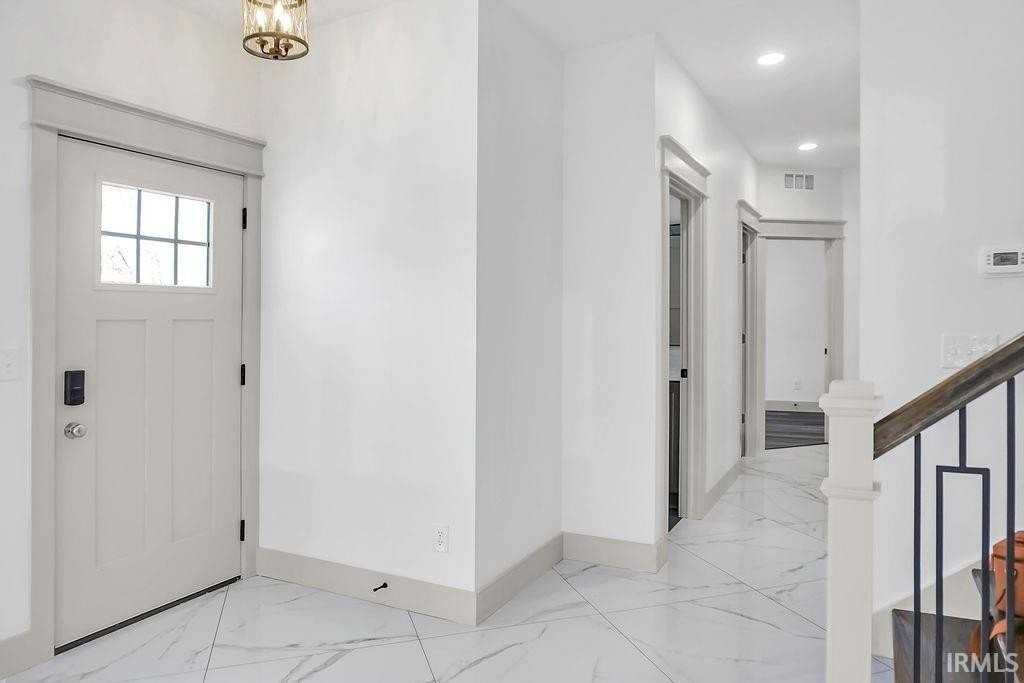 717 N Grant St - Photo 7 of 27