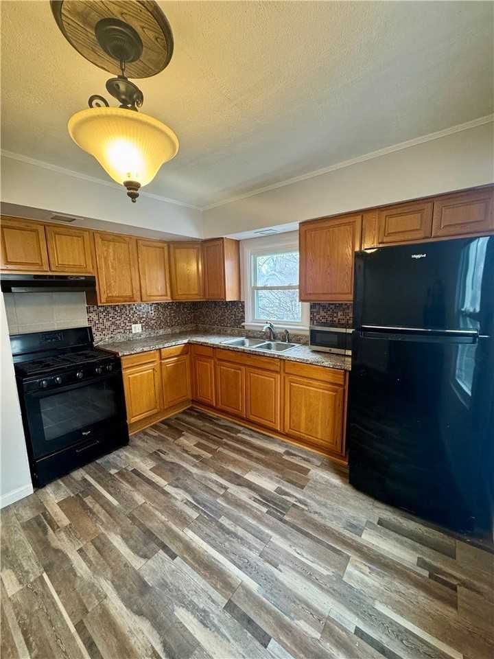 59 Clark Ave - Photo 4 of 16