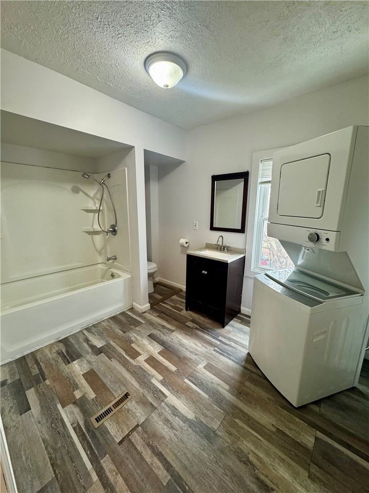 59 Clark Ave - Photo 5 of 16