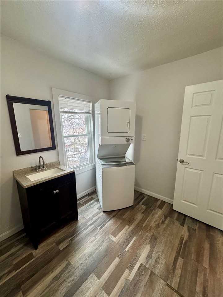 59 Clark Ave - Photo 7 of 16