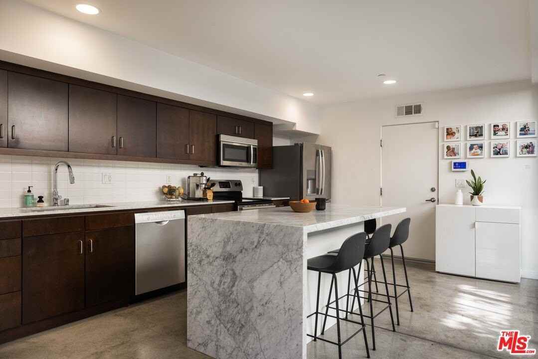 4288 Perlita Ave - Photo 4 of 34