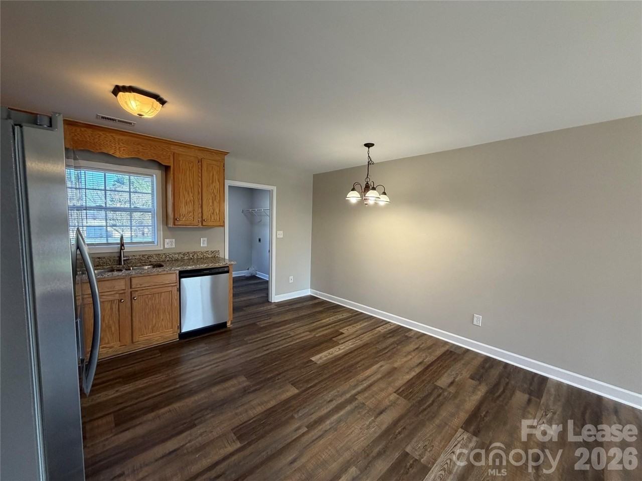 505 N 1st Ave - Photo 4 of 12