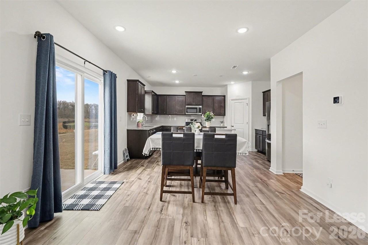 1354 Harleston St - Photo 7 of 34