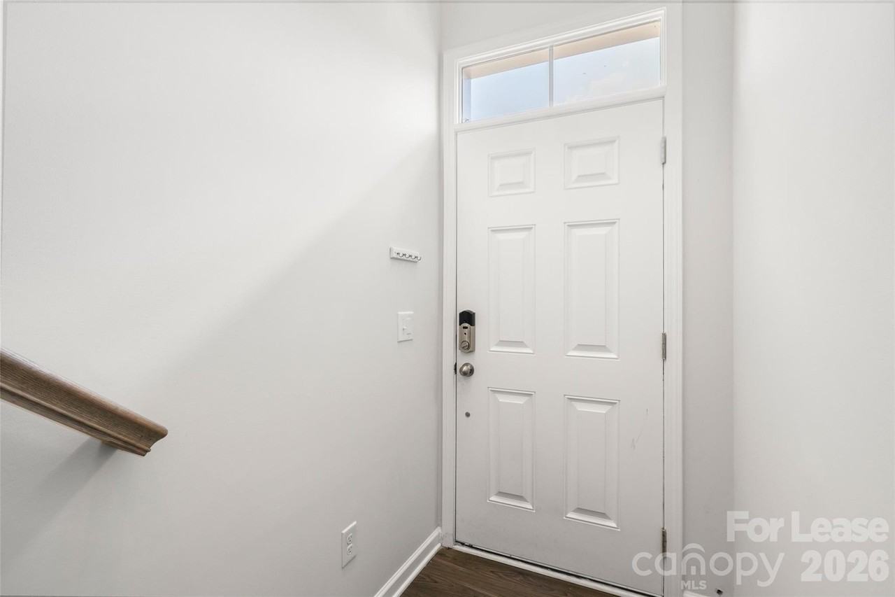 6985 Waterstone Dr - Photo 4 of 37