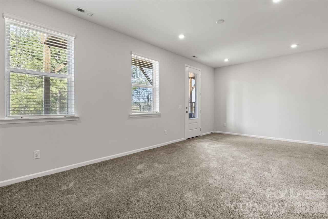 6985 Waterstone Dr - Photo 5 of 37