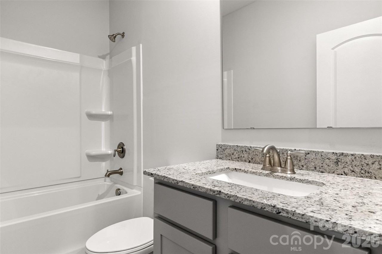 6985 Waterstone Dr - Photo 7 of 37