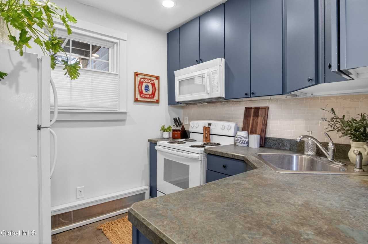 5 Van Dorn St Unit A - Photo 7 of 28