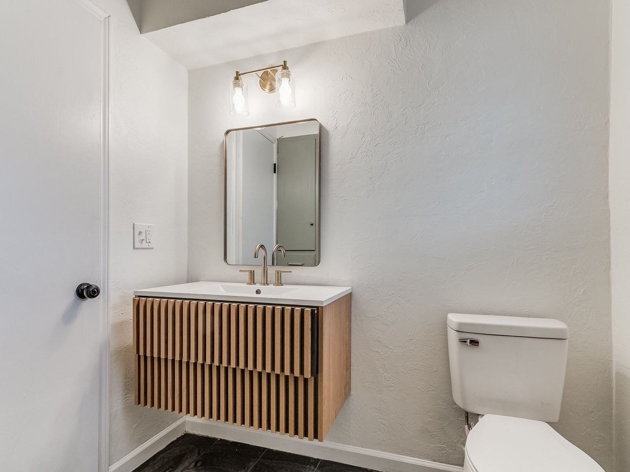 1225 Sw 46th St #1 - Photo 3 of 32