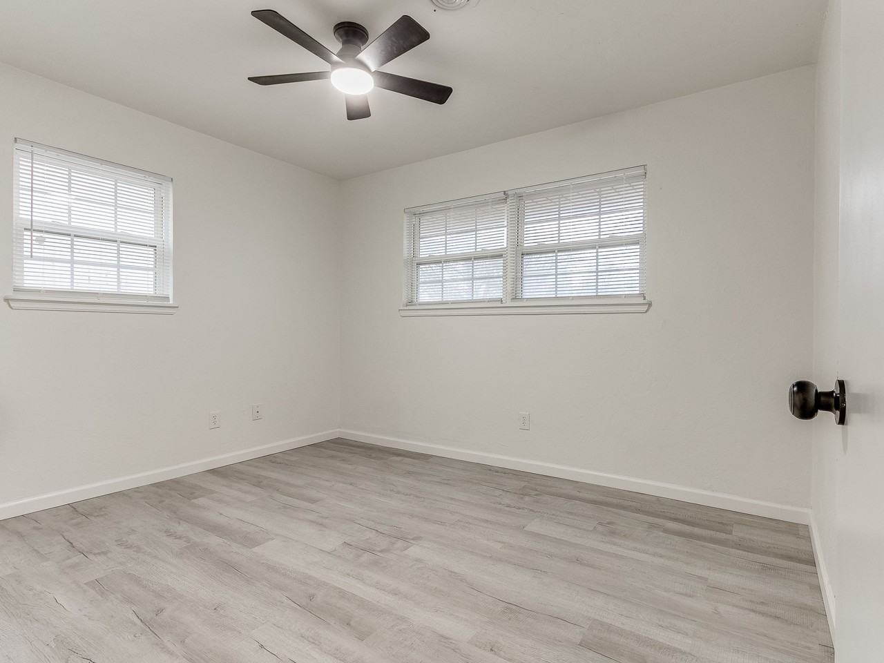 1225 Sw 46th St #1 - Photo 6 of 32