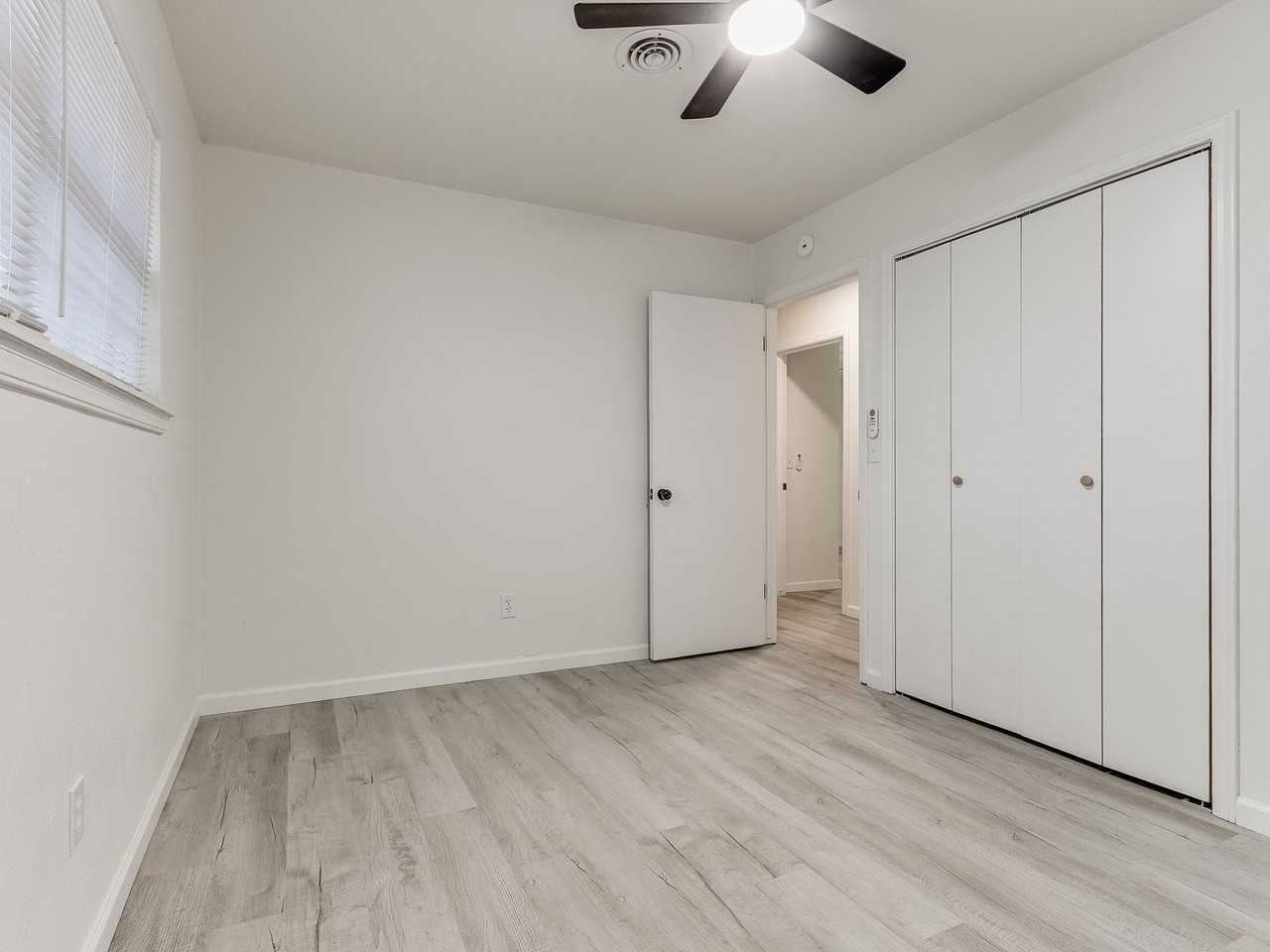 1225 Sw 46th St #1 - Photo 7 of 32