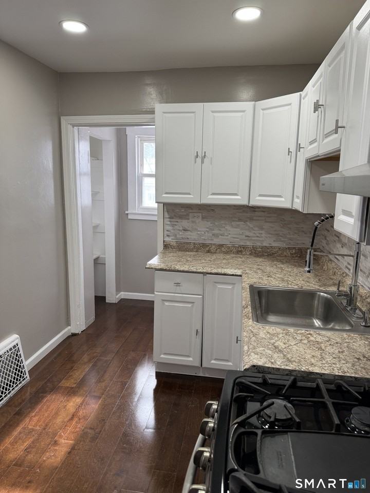 847 New Britain Ave - Photo 4 of 15