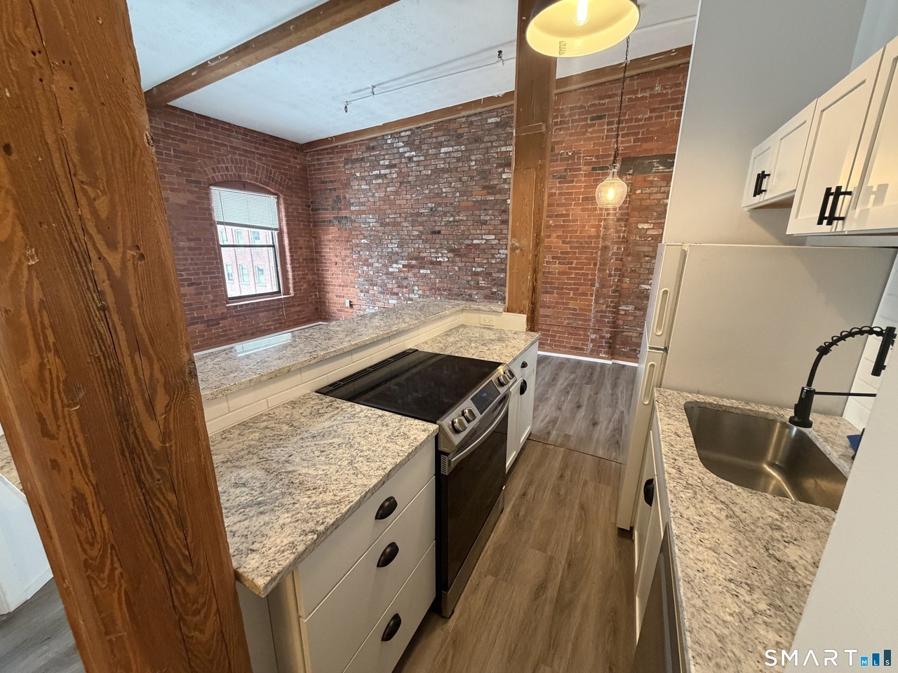 222 Williams St E Apt 402 - Photo 4 of 13