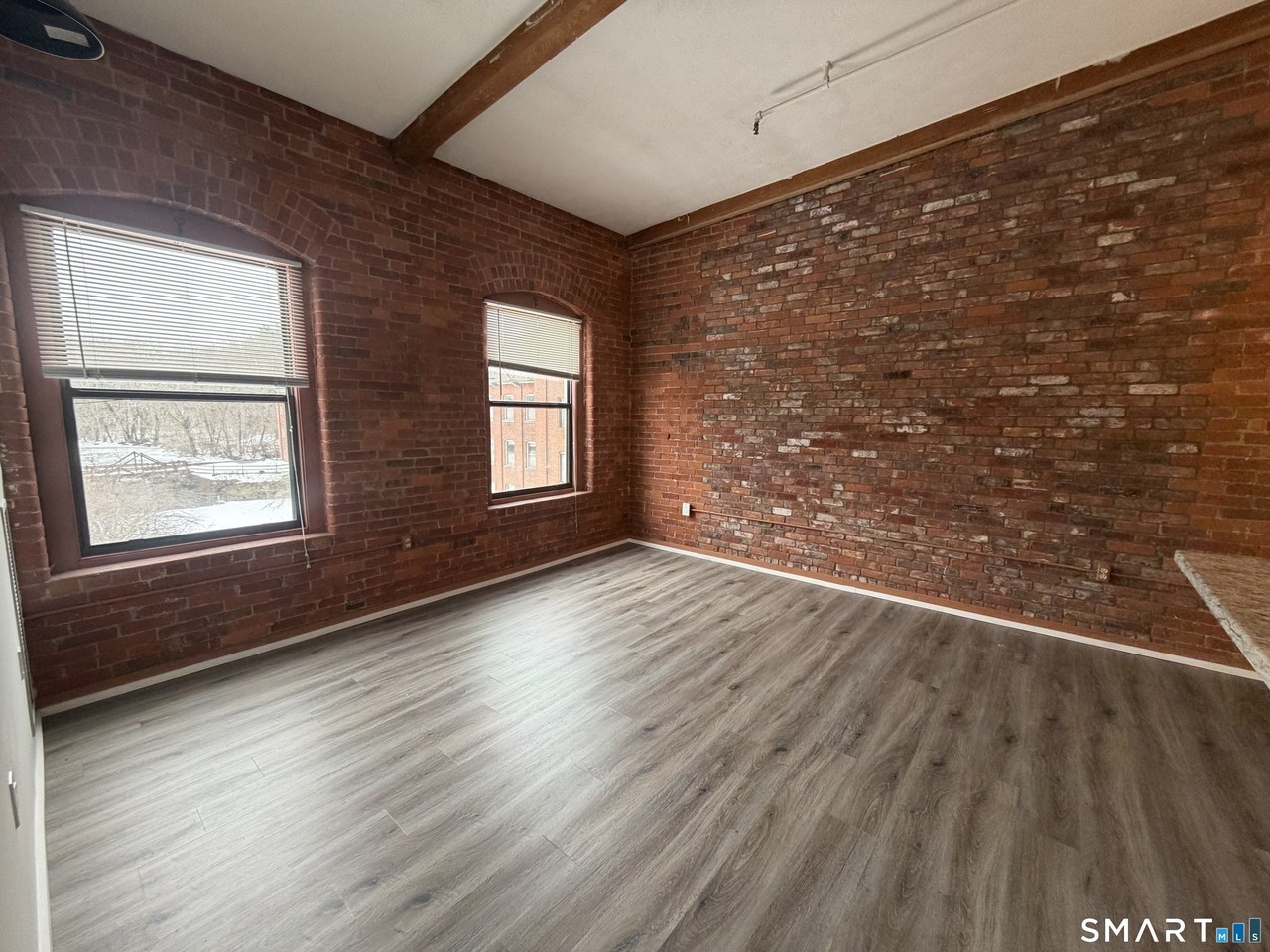 222 Williams St E Apt 402 - Photo 5 of 13