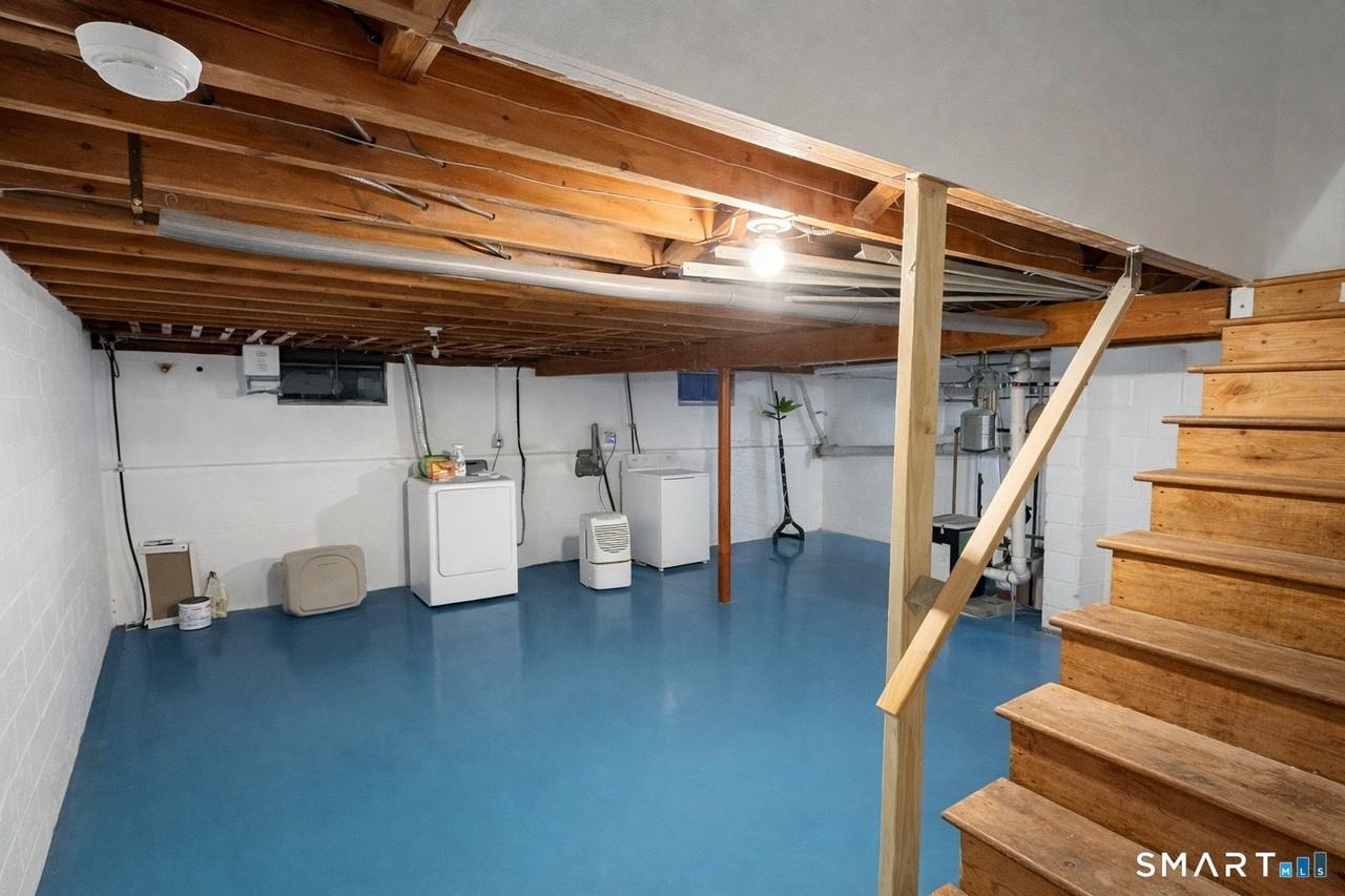 46 Myron Ave - Photo 3 of 6