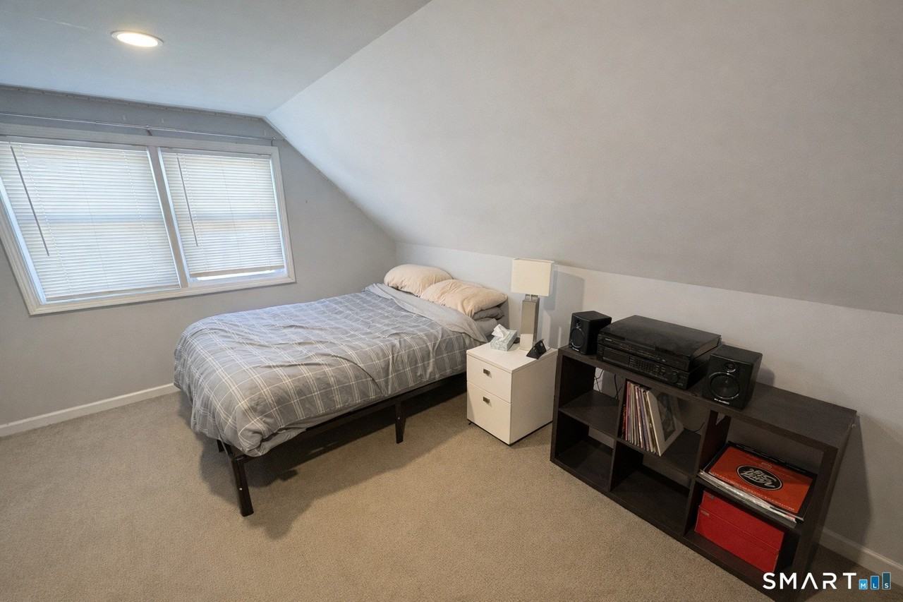 46 Myron Ave - Photo 4 of 6