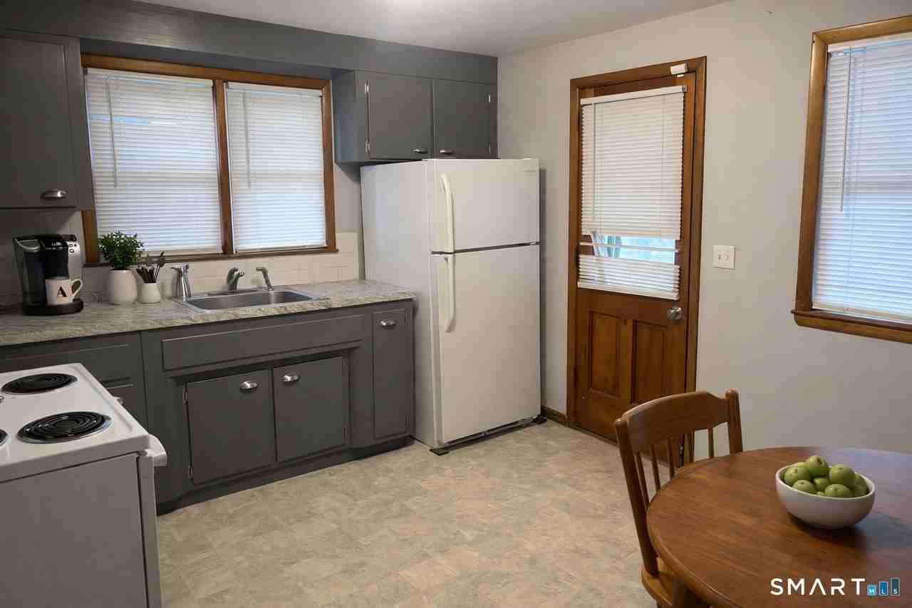 46 Myron Ave - Photo 5 of 6