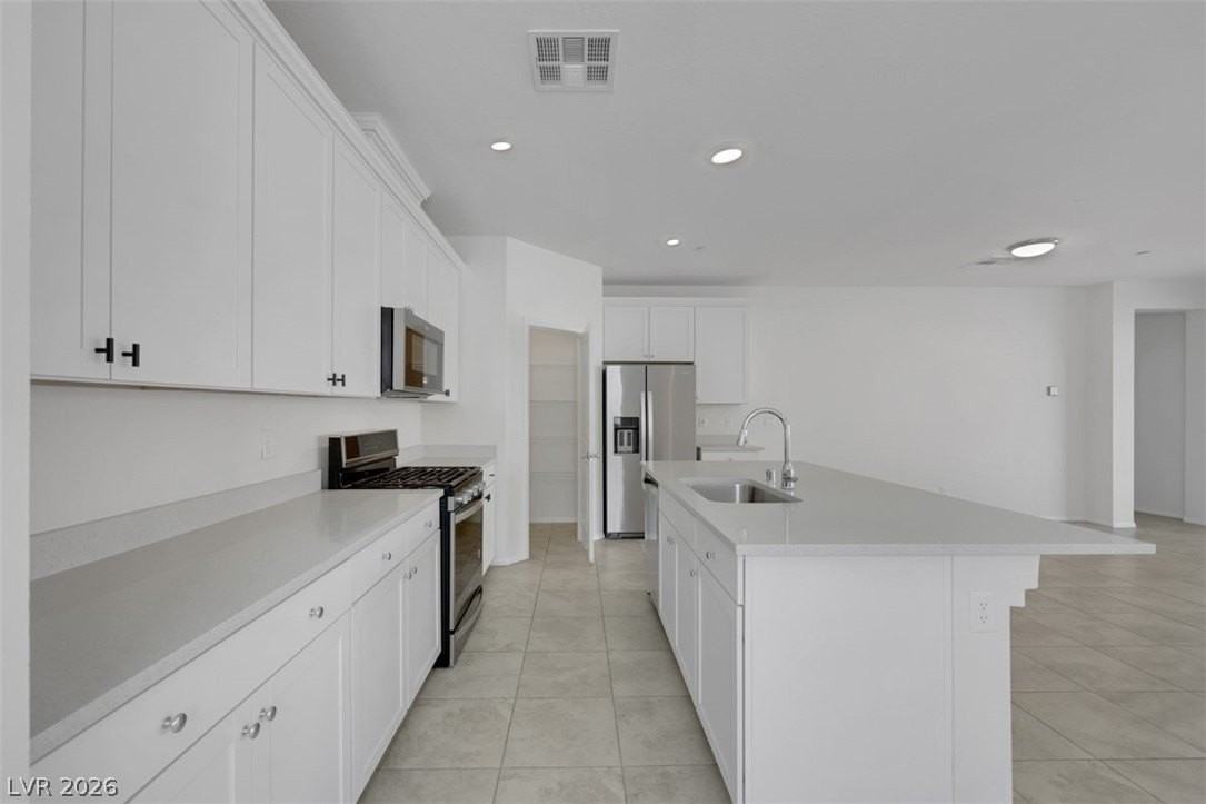 2720 Alta Vista St - Photo 4 of 43