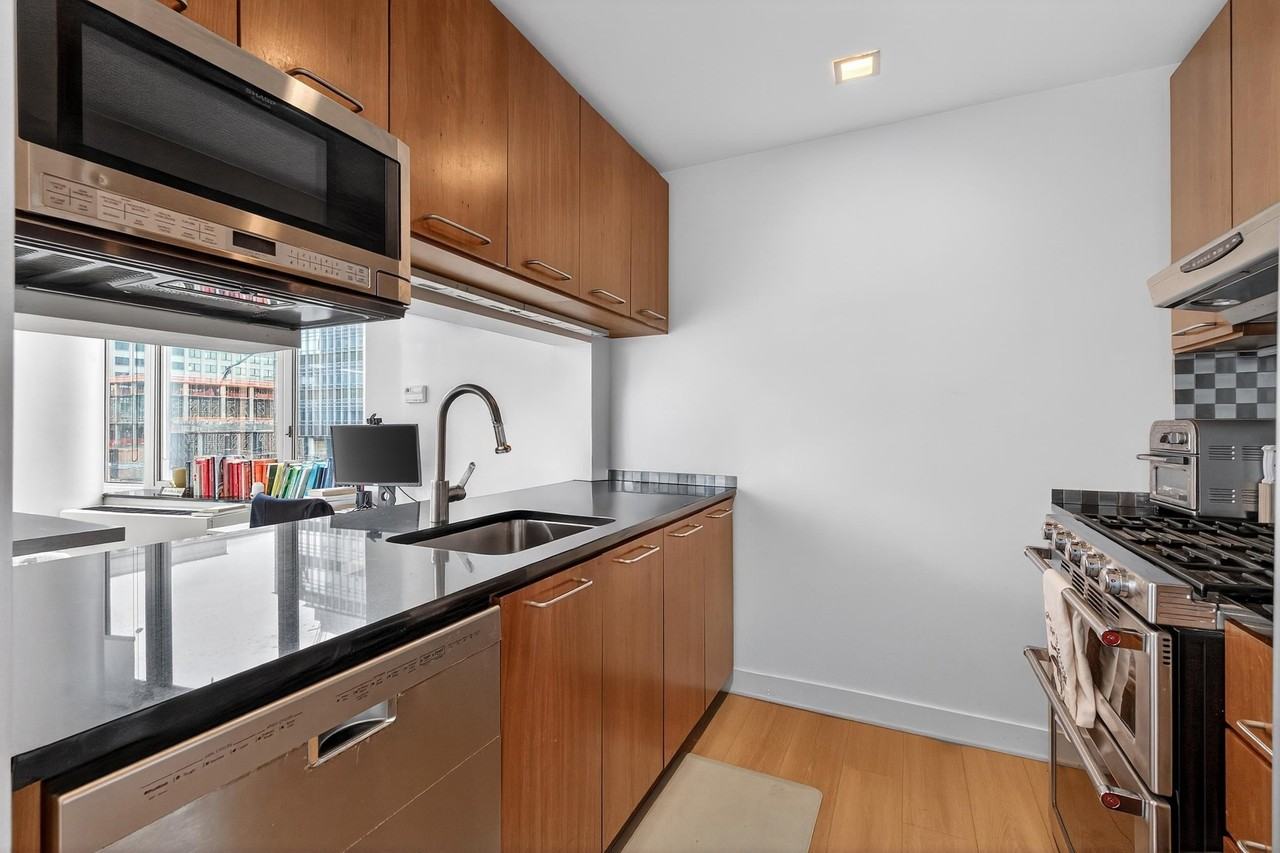 25 Hudson St #401 - Photo 5 of 22