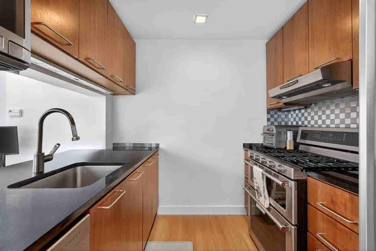 25 Hudson St #401 - Photo 6 of 22