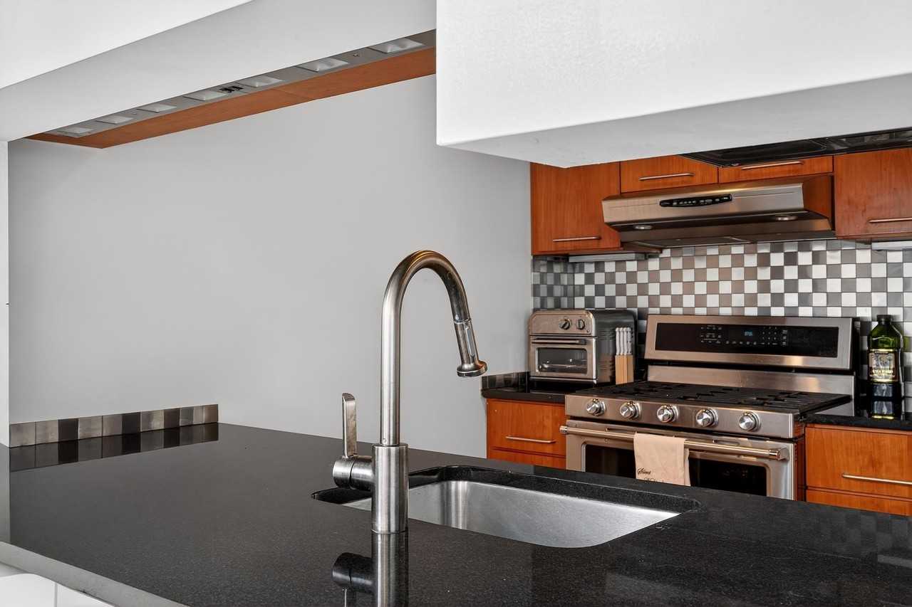 25 Hudson St #401 - Photo 7 of 22