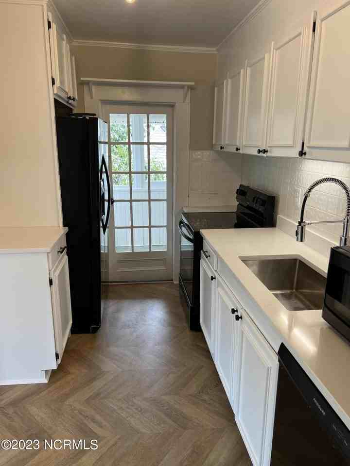 145 E Vermont Ave Unit B - Photo 3 of 17