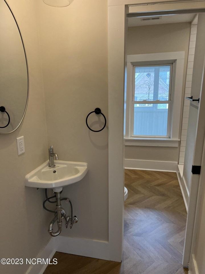 145 E Vermont Ave Unit B - Photo 5 of 17