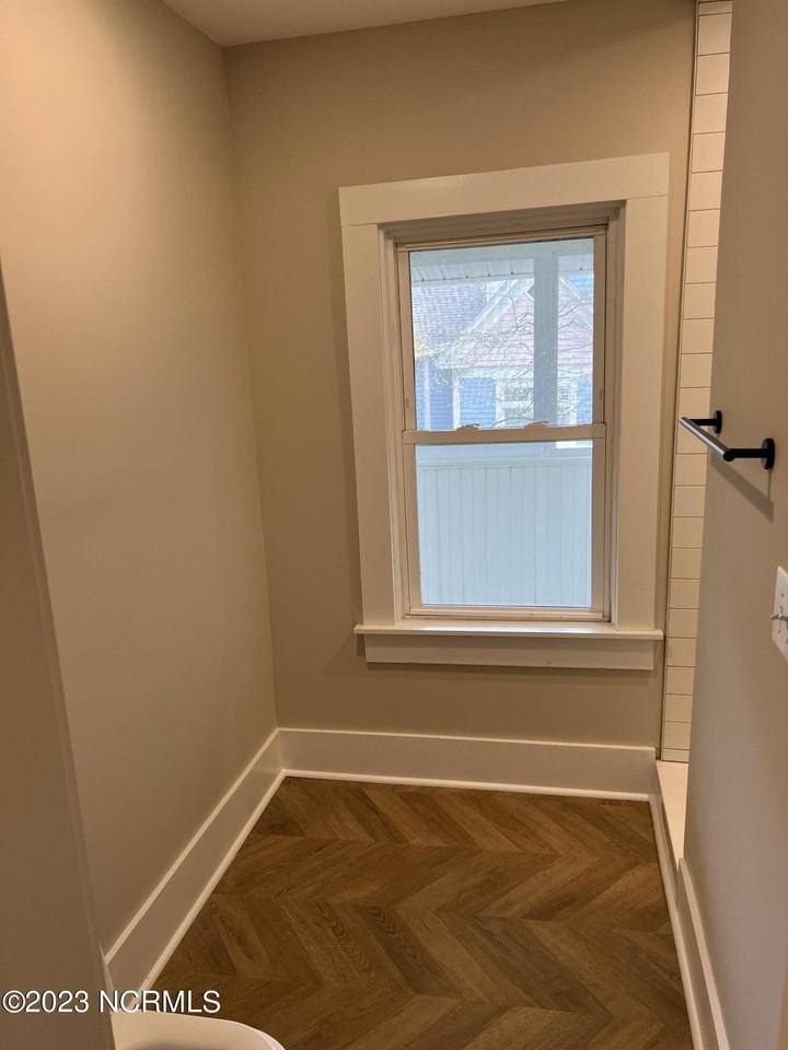 145 E Vermont Ave Unit B - Photo 6 of 17