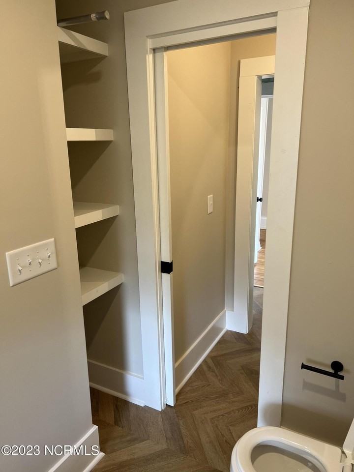 145 E Vermont Ave Unit B - Photo 7 of 17