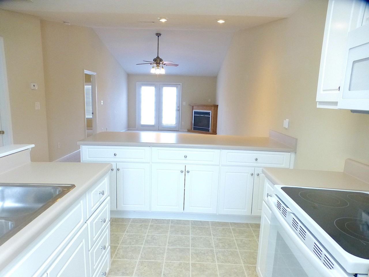 7014 Reagan Cir - Photo 3 of 8