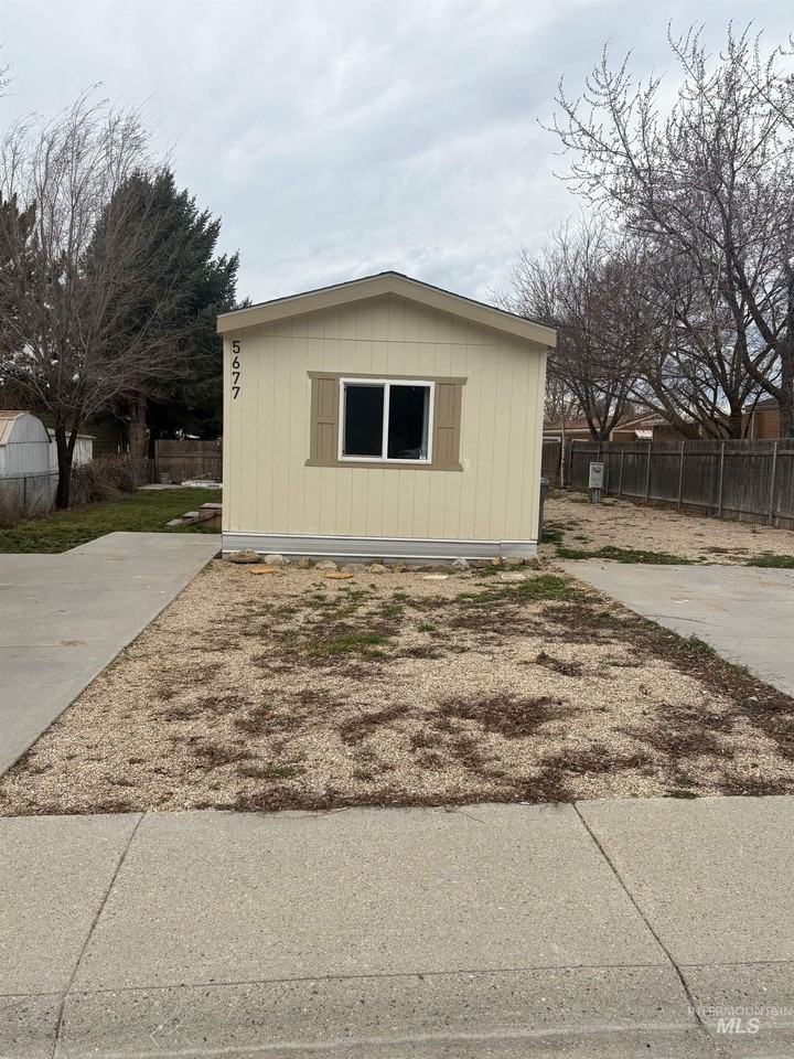 5677 E Woodcross Dr - Photo 2 of 11