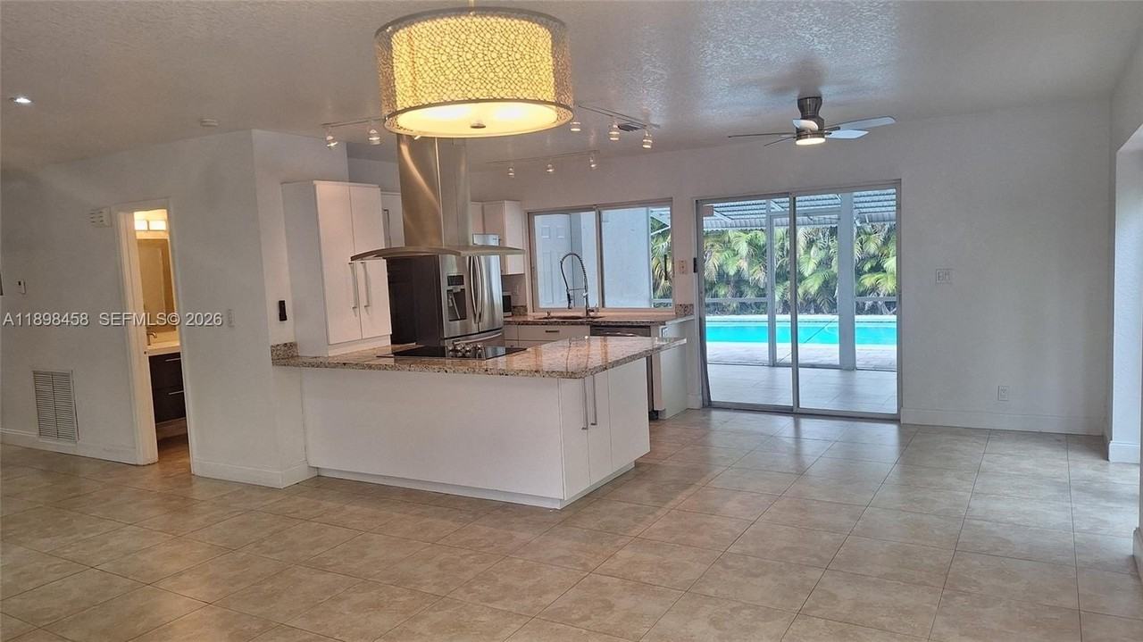 1575 Ne 38th St - Photo 2 of 45