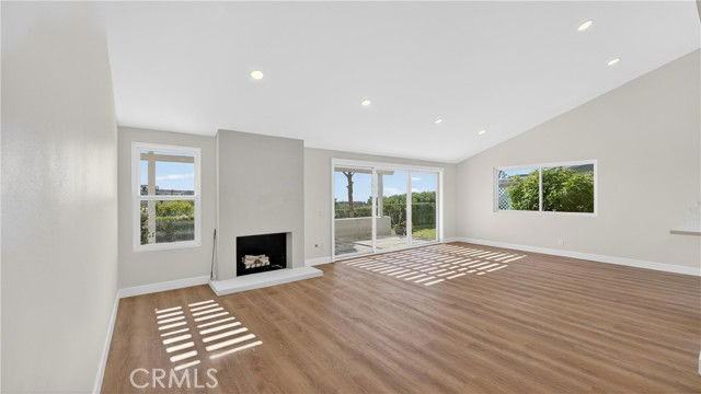 22866 Mariano Dr - Photo 3 of 8