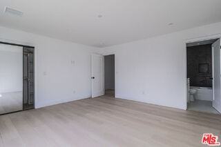 11814 1/2 Gilmore St - Photo 4 of 8