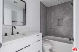 11814 1/2 Gilmore St - Photo 5 of 8