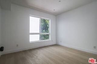 11814 1/2 Gilmore St - Photo 6 of 8