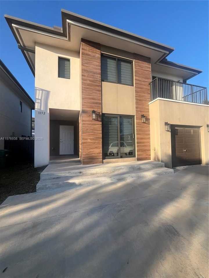 1152 Nw 2nd Ln #1154 - Photo 2 of 6