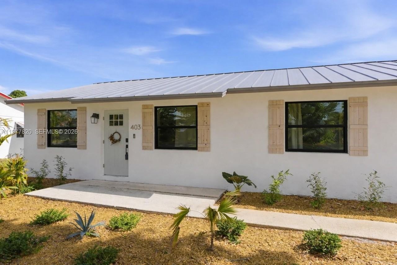 403 Daly Dr - Photo 2 of 30