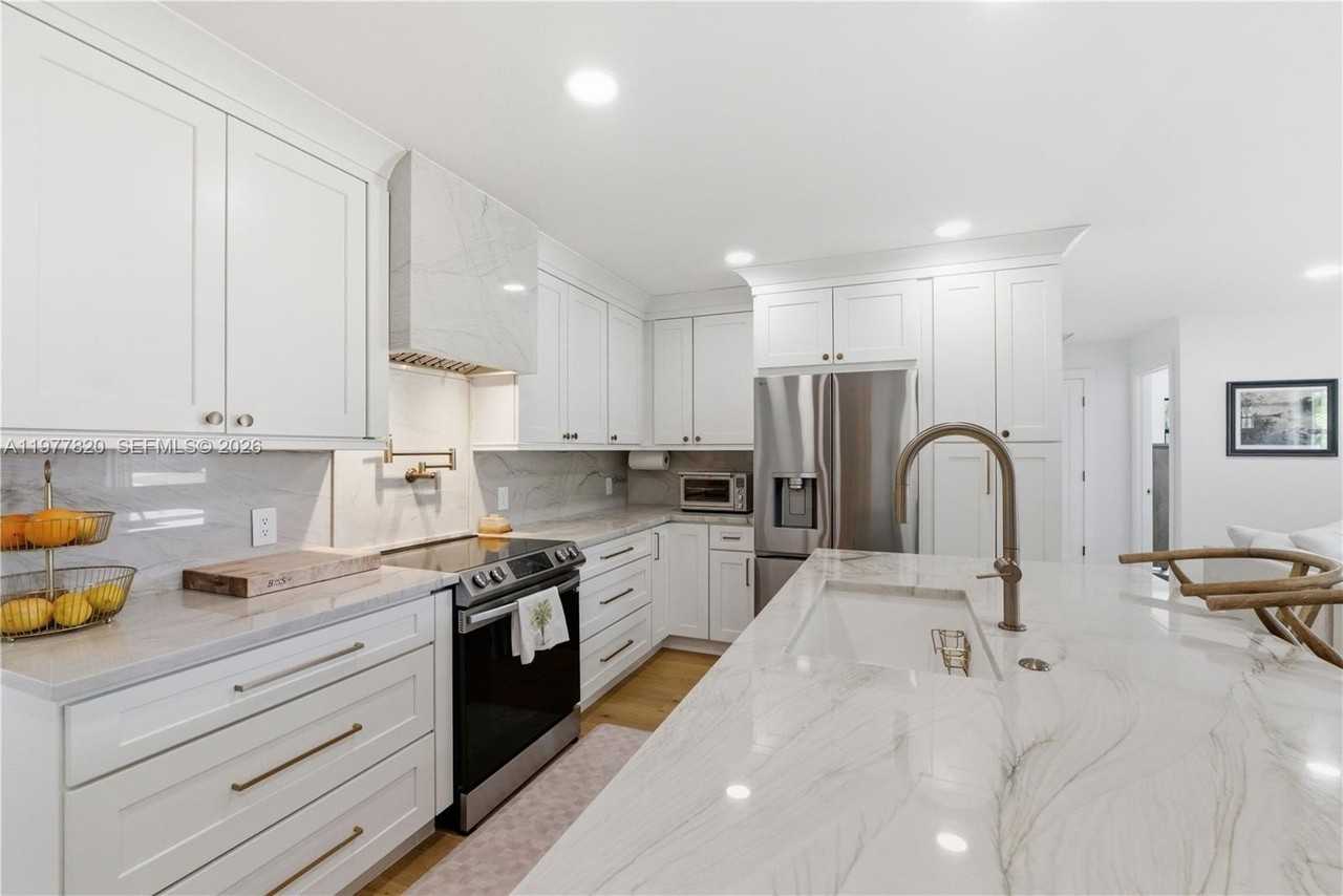 403 Daly Dr - Photo 6 of 30