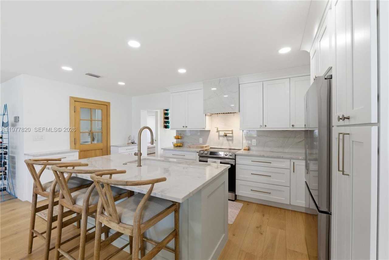 403 Daly Dr - Photo 7 of 30