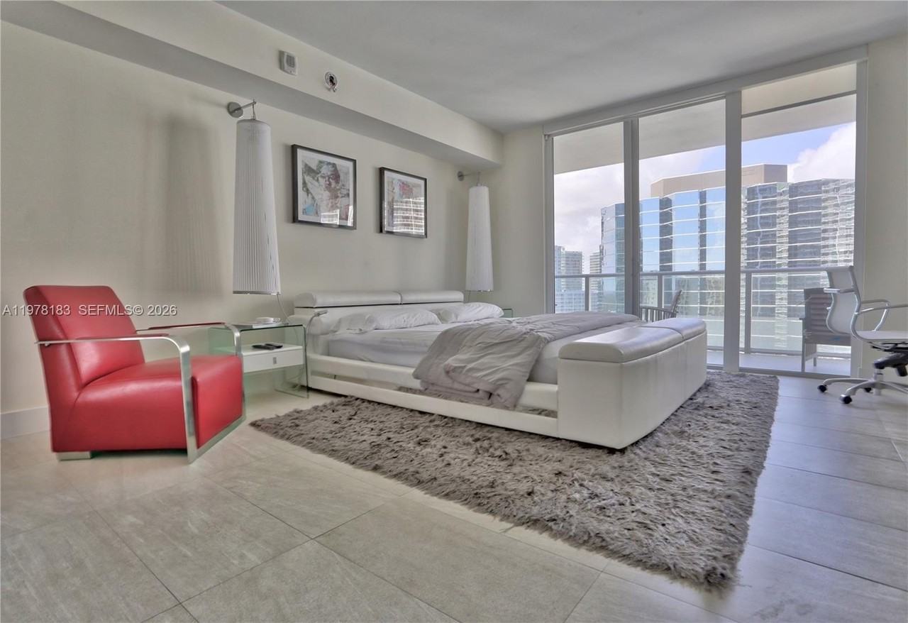 1300 Brickell Bay Dr #2700 - Photo 2 of 50