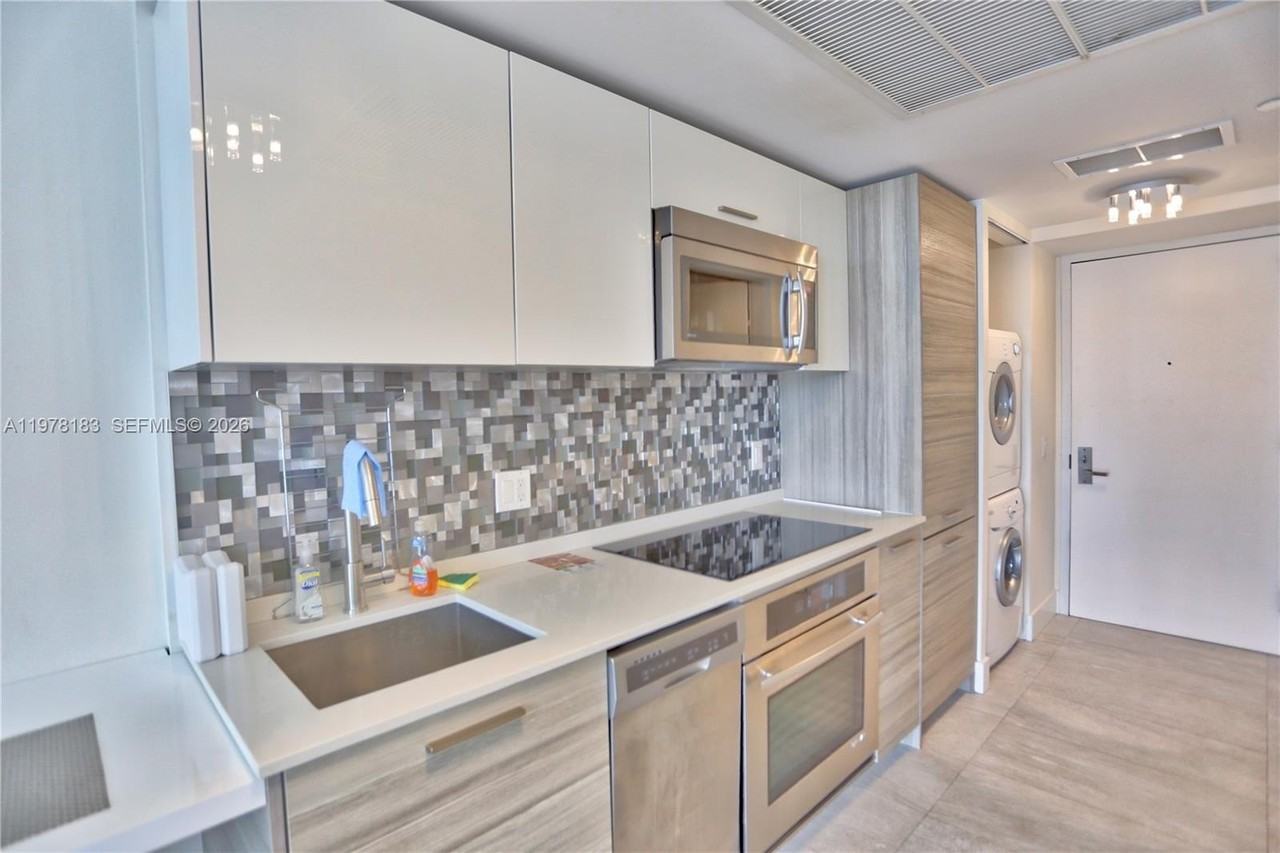 1300 Brickell Bay Dr #2700 - Photo 4 of 50