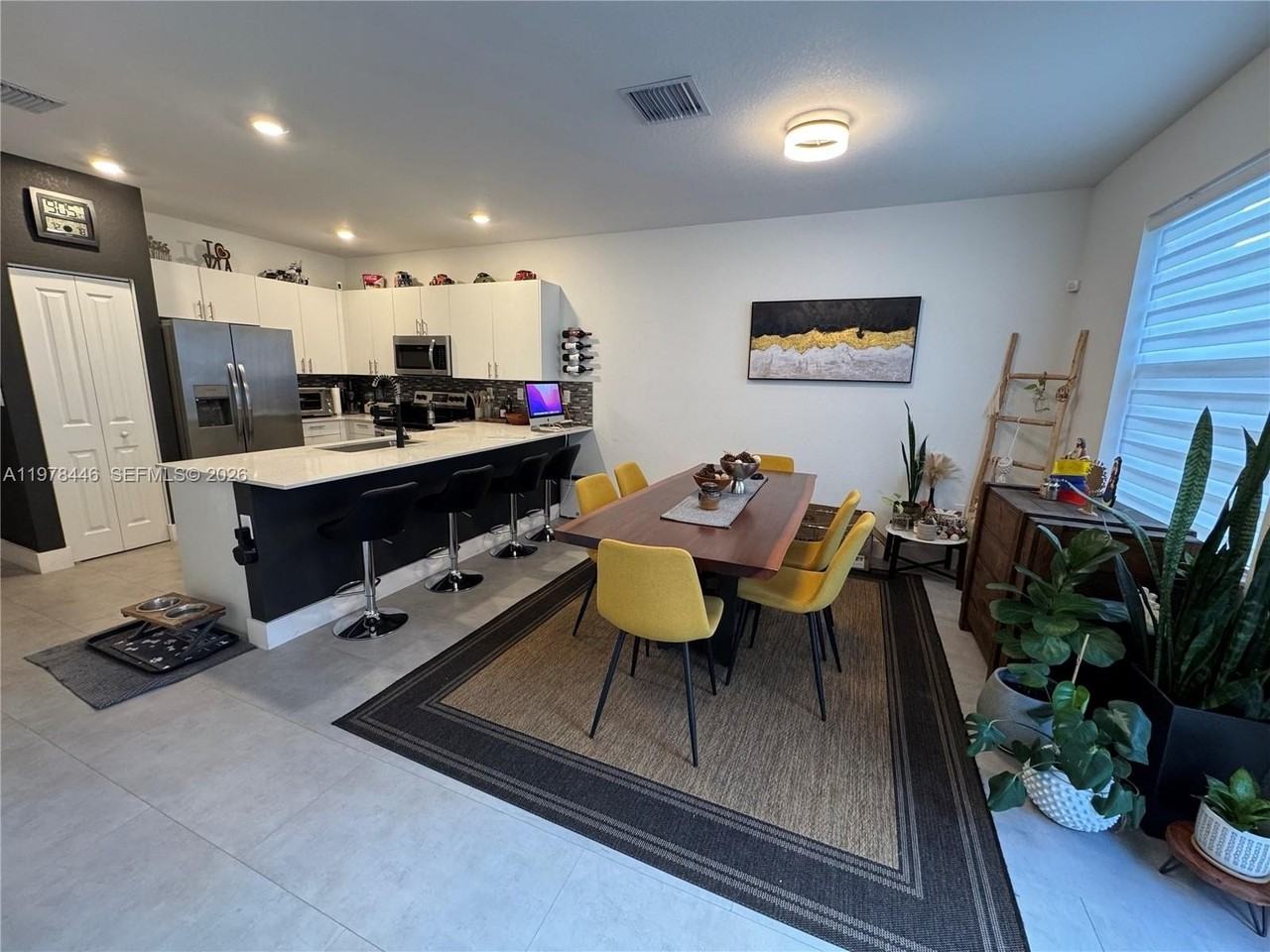 2604 Se 19th St - Photo 4 of 48